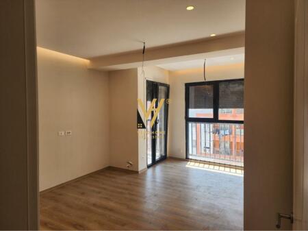 JEPET ME QERA AMBIENT 92 M2 NË BULEVARDIN E RI 500 EURO