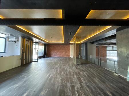 SPAZIO COMMERCIALE IN AFFITTO 440 M2 21 DICEMBRE 4.000 EURO