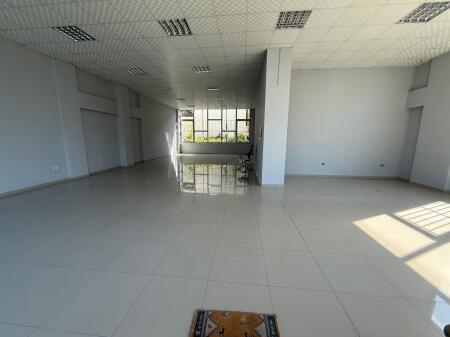 NEGOZIO E MAGAZZINO IN AFFITTO 400 M2 CASA ITALIA 1.400 EURO