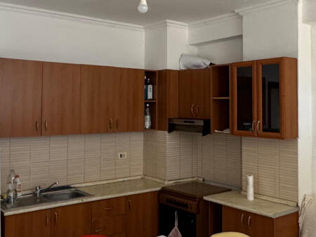 Astir pranë Bohemit, apartament 1+1 për qira!