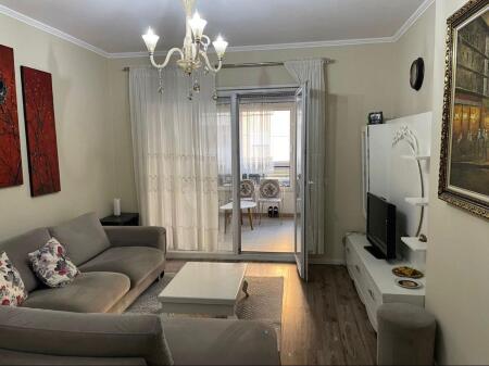 Apartament: 2+1+2wc & verandë 📍Fresku/ Restorant Fresku (në rrugë kryesore) 115m2 150.000.000 lekë (pallat 2017)