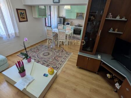 Apartament 2+1 për qira pranë stadiumit Dinamo