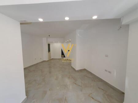 SHOP FOR RENT 40 M2 AT THE BEGINNING OF ELBASAN STREET 70,000 LEK