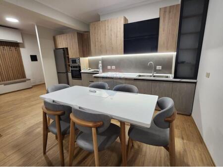 Apartament 2+1+2 me qira Zogu i Zi Logosi