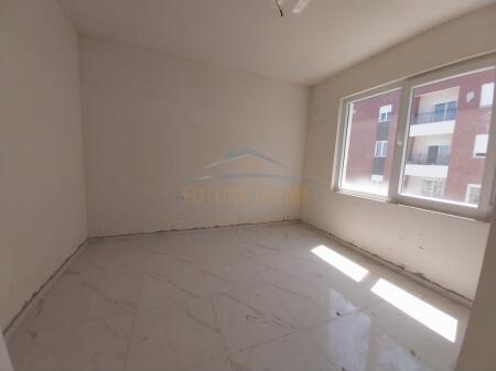 Shitet Apartament 1+1, Kamëz.