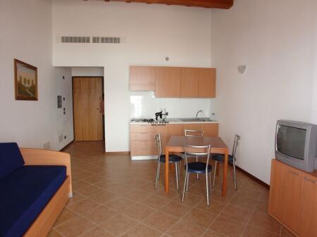 APARTAMENT ME QERA 1+1 KINOSTUDIO 40.000 LEKE