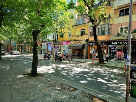 NEGOZIO IN VENDITA SUL LATO DI MYSLYM SHYRIT ROAD!