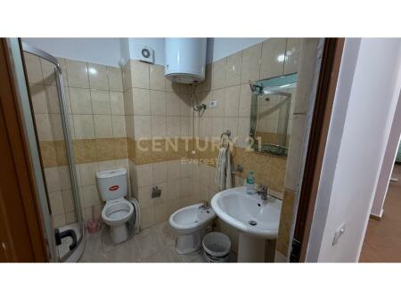 🏡 Shitet Apartament 2+1 në Yzberish, Tiranë