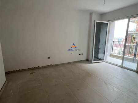 VENDESI APPARTAMENTO 1+1+BALCONE "COMPLESSO UNIVERS CITY TIRANA" 68.000 EURO.
