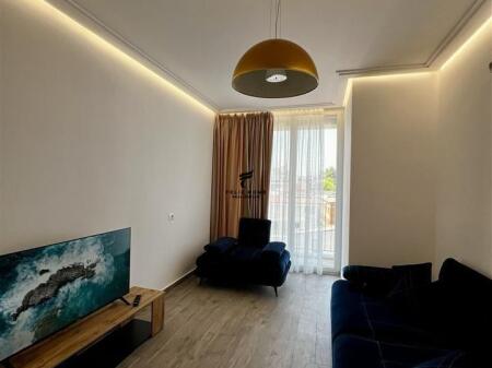 APARTAMENT ME QERA 2+1 QENDER 1.300 EURO