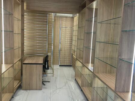 LOCALE COMMERCIALE IN AFFITTO 30M2 900 EURO VIA DIBRA