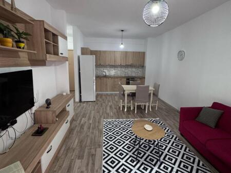 Jepet me qera apartament 1+1 ne komplekin "Green City" ne Astir.