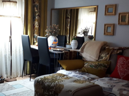 JEPET APARTAMENT ME QERA 2+1 "RRUGA KOSOVARVE" 600 EURO I DISKUTUESHEM