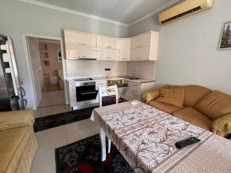 Qira, Hyrje private 1+1+ Verandë, Qsut, 400 Euro/Muaj