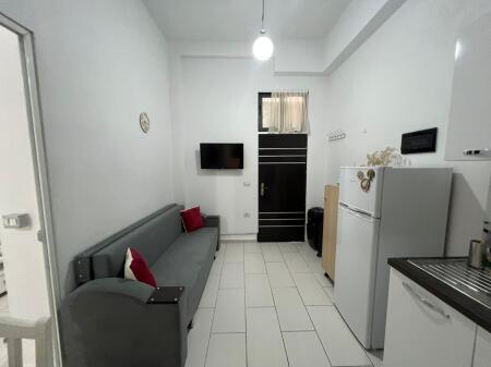Jepet me qera apartamenti 1+1, Kodra e diellit , prane fondacionit eleonora ,  Cmimi : 350 mije leke 