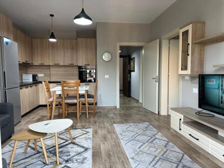 Apartament 1+1 me post parkimi për qira tek Fusha e Aviacionit
