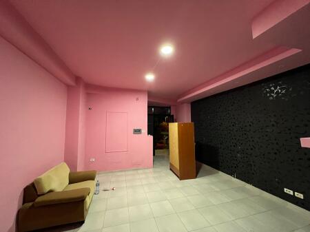 SHOP FOR RENT 40 M2 BRRYL 400 EURO