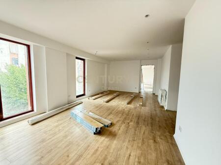 OFFICE SPACE FOR RENT – KAVAJËS STREET, ONLY 3 MINUTES FROM THE CENTER!