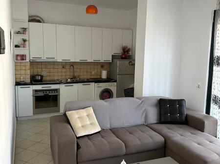 Shitet apartament 1+1 ne Kombinat