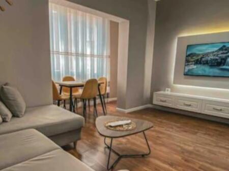 Shitet apartament