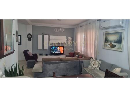Apartament 2+1 me Qira – Zogu i Zi, Kati i 4-t, Vilë Private.
