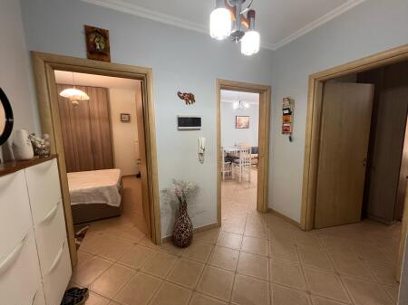 Shitet Apartament 2+1
