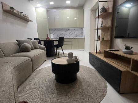 Jepet me qera apartament 1+1,Bllok