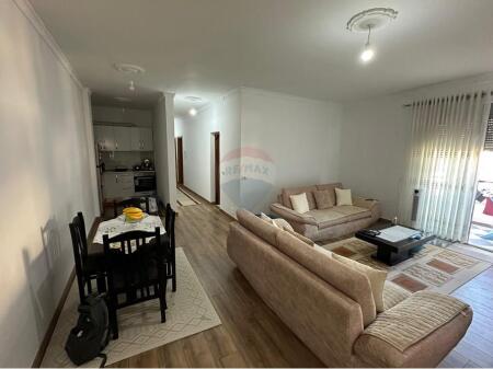 Ne zonen e Freskut prane Insitutit te Fizikes Berthamore ofrohet apartament 2+1 per shitje.