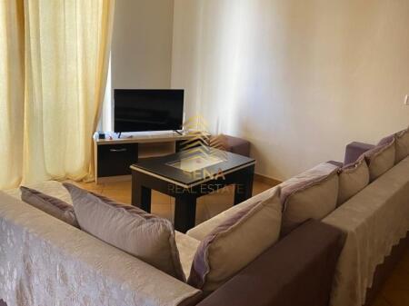 Affitto, Appartamento,2+1+2WC, Via Irfan Tomini, Palazzo con Freccia, 500 Euro