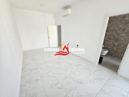 Ambjent per zyra me qera prane Square 21 rruga e Kavajes (ID 42611321).