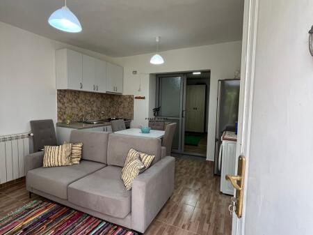 GARSONIERE ME QERA 40 M2 RRUGA E ELBASANIT 400 EURO