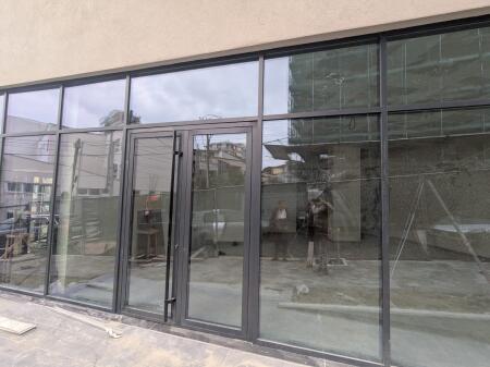 LOCALE COMMERCIALE IN AFFITTO 84 M2 VIA ELBASANI 1.400 EURO