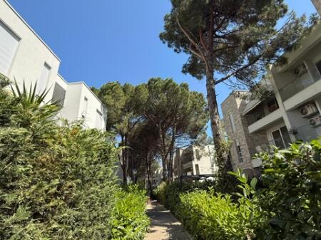 Apartment 1+1 with Yard for Sale at San Pietro Residence, Lalëzit Bay