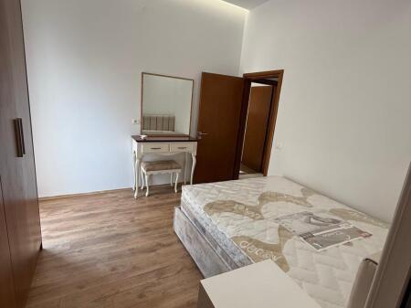 Affittasi appartamento 1+1. Kodra e diellit, vicino al mercato Aldi Prezzo: 500 euro  