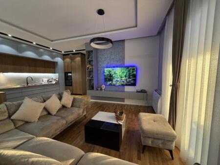 VENDESI APPARTAMENTO PENTHOUSE 250M2 300000 EURO FRESKU