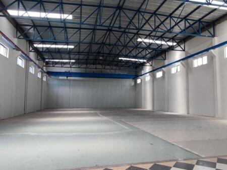 MAGAZZINO IN AFFITTO SULL'AUTOSTRADA TIRANA DURRES