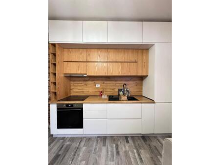 Shitet Apartament 2+1 tek Big Market ne Yzberisht.