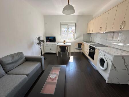Jepet me qera apartament 2+1,tek MUZEUMI