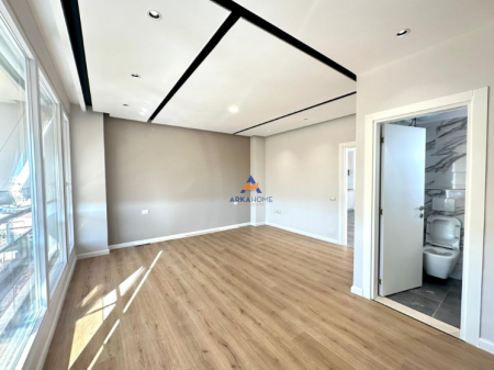 IN VENDITA APPARTAMENTO 3+1+2 BALCONI "VICINO A XHAMLLIKU" 260.000 EURO.