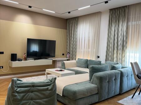 SHITET SUPER APARTAMENT 2+1+2 TUALETE+POST PARKIMI NE ALI DEM TE "KOMPLEKSI MANGALEM"