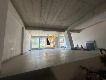 LOCALE COMMERCIALE DI 160M2 IN AFFITTO VICINO ALLA SCUOLA ROSSA 2.000 EURO