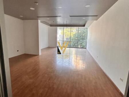 JEPET AMBIENT 150 M2 ME QERA NE MYSLYM SHYR 2.200 EURO