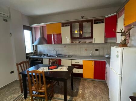 Ingresso privato 3+1, arredato, ad Astir 500 euro