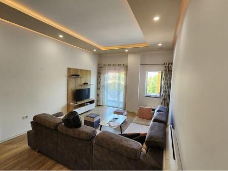 Apartament 2+1 per qira tek Shkolla e Bashkuar!