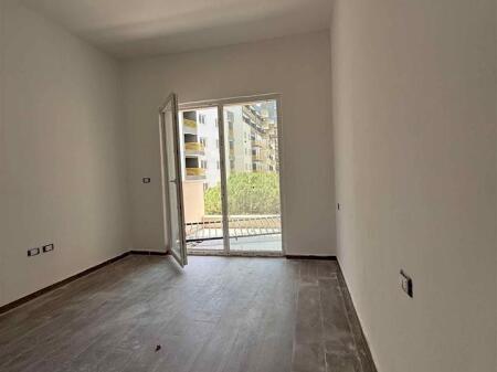 Jepen 2 apartamente 1+1 me qera tek Kompleksi Aura , rr Dritan hoxha