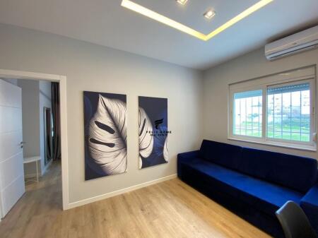 APARTAMENT ME QERA 1+1 21 DHJETORI 500 EURO