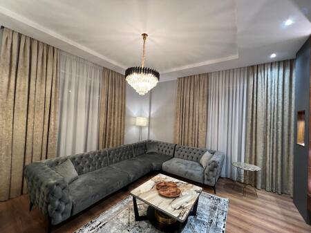 Jepet me qera apartament lluksoz ne rezidencen prestigjoze "Rose Garden" prane Teg-ut