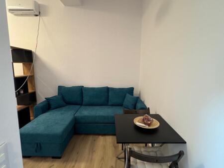Gazoniere tek mbikalimi i kristal center ( kodra e diellit )