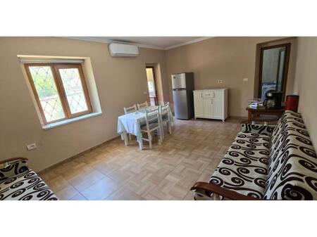 Shitet Apartament 2+1 në Rrugën Fortuzi