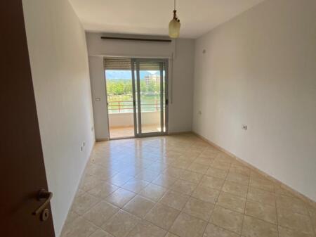 3+1,empty,dry lake,600 euros,additional parking offered